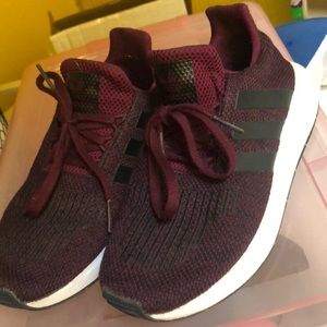 Adidas tennis shoes size 3 youth